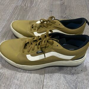 Vans Men's Mustard and White Sneakers